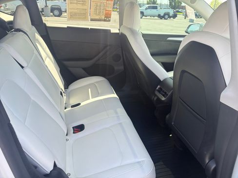 Used 2022 Tesla Model Y Performance AWD/4WD image 26