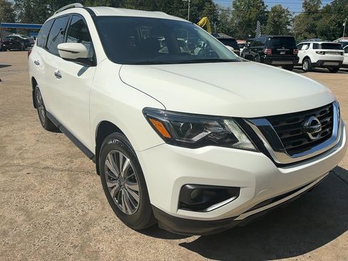 Used 2019 Nissan Pathfinder SV image 3