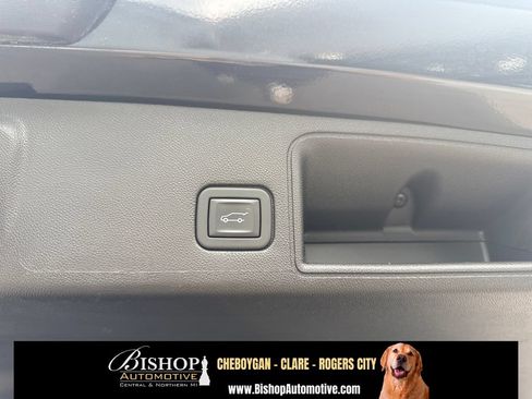 Used 2023 GMC Terrain SLT FWD image 21