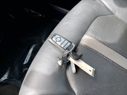 Used 2019 Ford F150 Platinum w/ Equipment Group 701A Luxury image 11