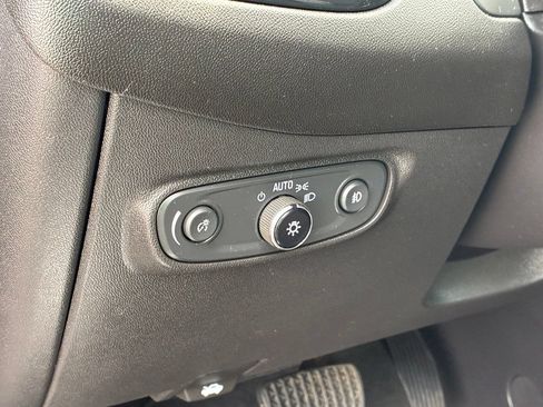 Used 2023 Chevrolet Equinox Premier AWD/4WD image 21