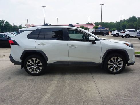 Used 2021 Toyota RAV4 XLE Premium FWD image 19