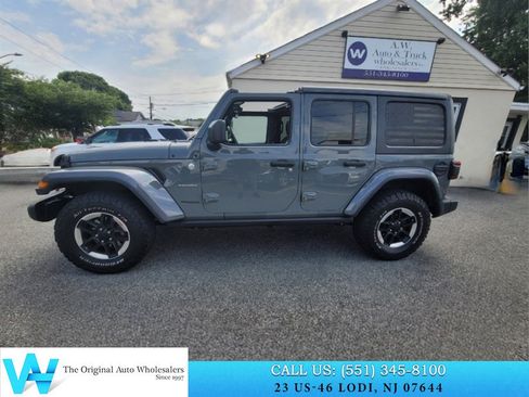 Used 2018 Jeep Wrangler Unlimited Sahara AWD/4WD image 7