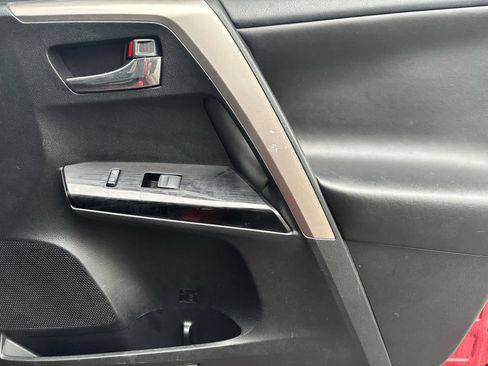 Used 2018 Toyota RAV4 Limited image 18