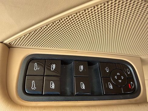 Used 2018 Porsche Panamera 4 image 19