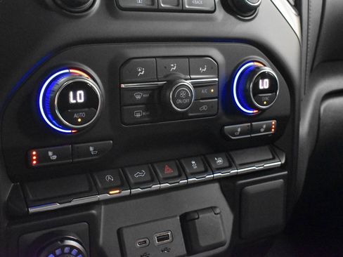 Used 2021 Chevrolet Silverado 1500 LT AWD/4WD image 19