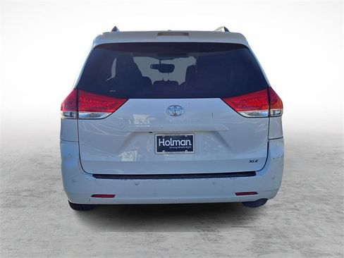 Used 2014 Toyota Sienna Limited image 5