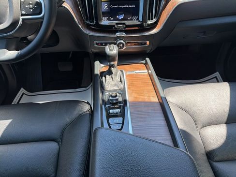 Used 2021 Volvo XC60 T5 Momentum AWD/4WD image 26