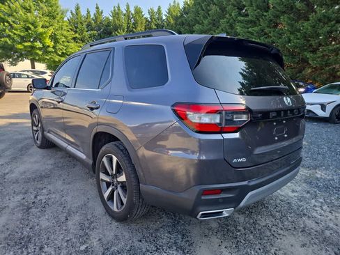 Used 2023 Honda Pilot Touring image 12
