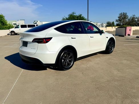 Used 2025 Tesla Model Y Long Range AWD/4WD image 5