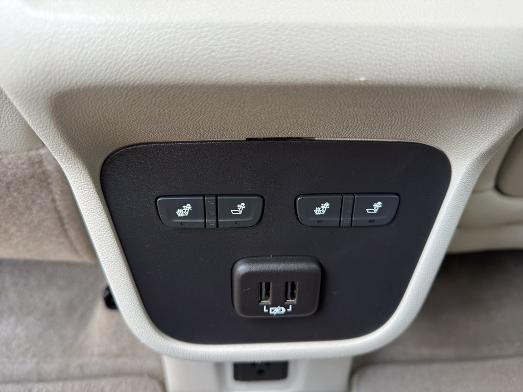 Used 2020 GMC Terrain Denali w/ Denali Premium Package FWD image 28