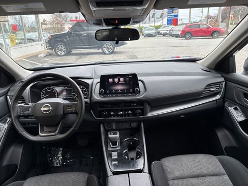 Used 2025 Nissan Rogue SV image 34