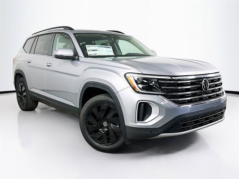 Used 2025 Volkswagen Atlas SE w/ Panoramic Sunroof Package image 1