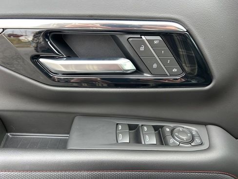 Used 2025 Chevrolet Suburban RST w/ Comfort Package image 16