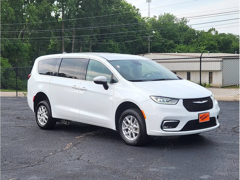 Used 2023 Chrysler Pacifica Touring-L FWD image 28