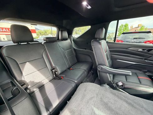 Used 2024 Chevrolet Traverse RS AWD/4WD image 32
