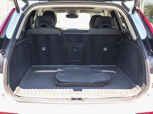 Used 2024 Volvo XC60 B5 Core AWD/4WD image 29