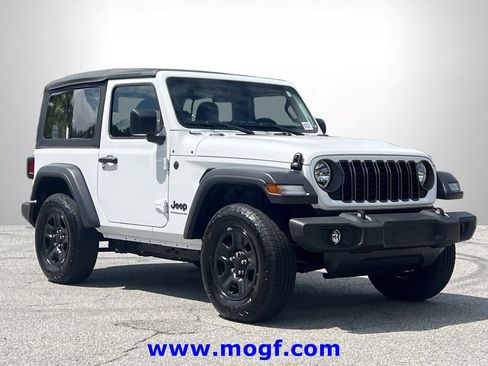 Used 2025 Jeep Wrangler Sport AWD/4WD image 4