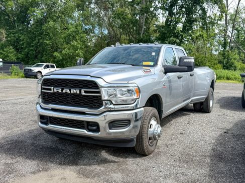 Used 2024 RAM 3500 Tradesman w/ Chrome Appearance Group AWD/4WD image 10