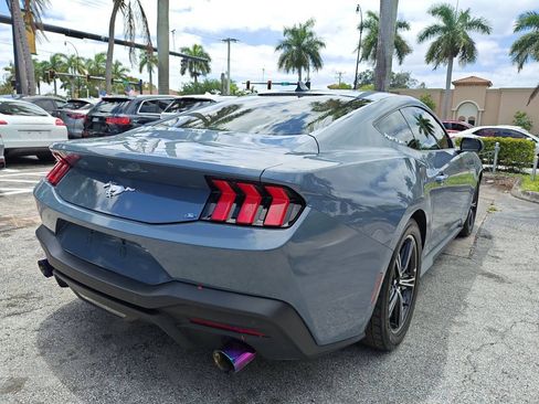 Used 2025 Ford Mustang Coupe RWD image 10
