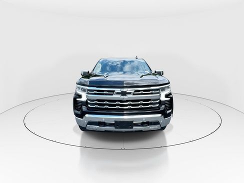 Used 2025 Chevrolet Silverado 1500 LTZ AWD/4WD image 3