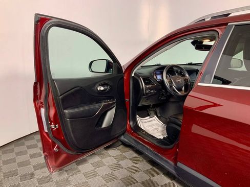 Used 2020 Jeep Cherokee Limited AWD/4WD image 17
