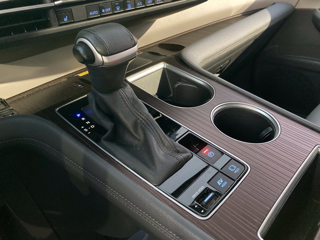Used 2023 Toyota Sienna XLE w/ XLE Plus Package FWD image 25