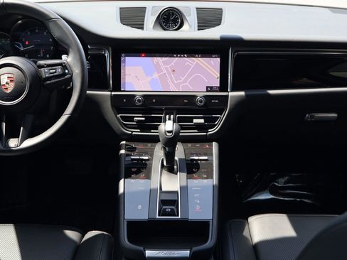 Certified 2025 Porsche Macan image 20