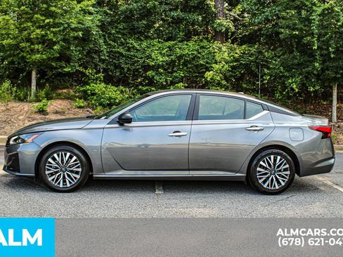 Used 2025 Nissan Altima 2.5 SV FWD image 7