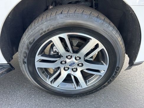 Used 2024 Ford Expedition Limited image 27