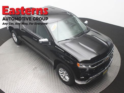 Used 2023 Chevrolet Silverado 1500 LT AWD/4WD image 3