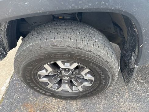 Used 2021 Toyota Tacoma TRD Off-Road image 8