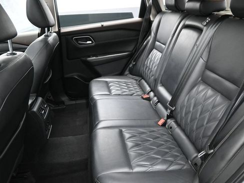 Used 2021 Nissan Rogue Platinum FWD image 28