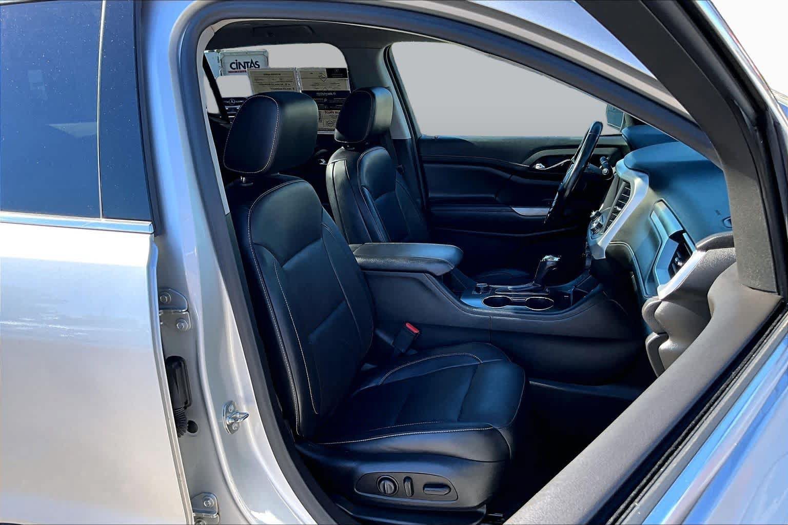 Used 2019 GMC Acadia SLT AWD/4WD image 8