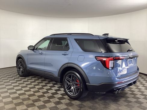Certified 2025 Ford Explorer ST AWD/4WD image 4