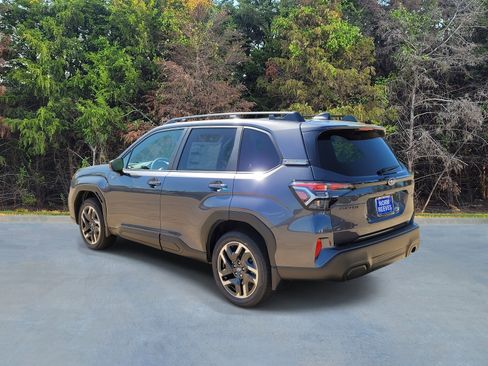 Used 2025 Subaru Forester Premium image 20