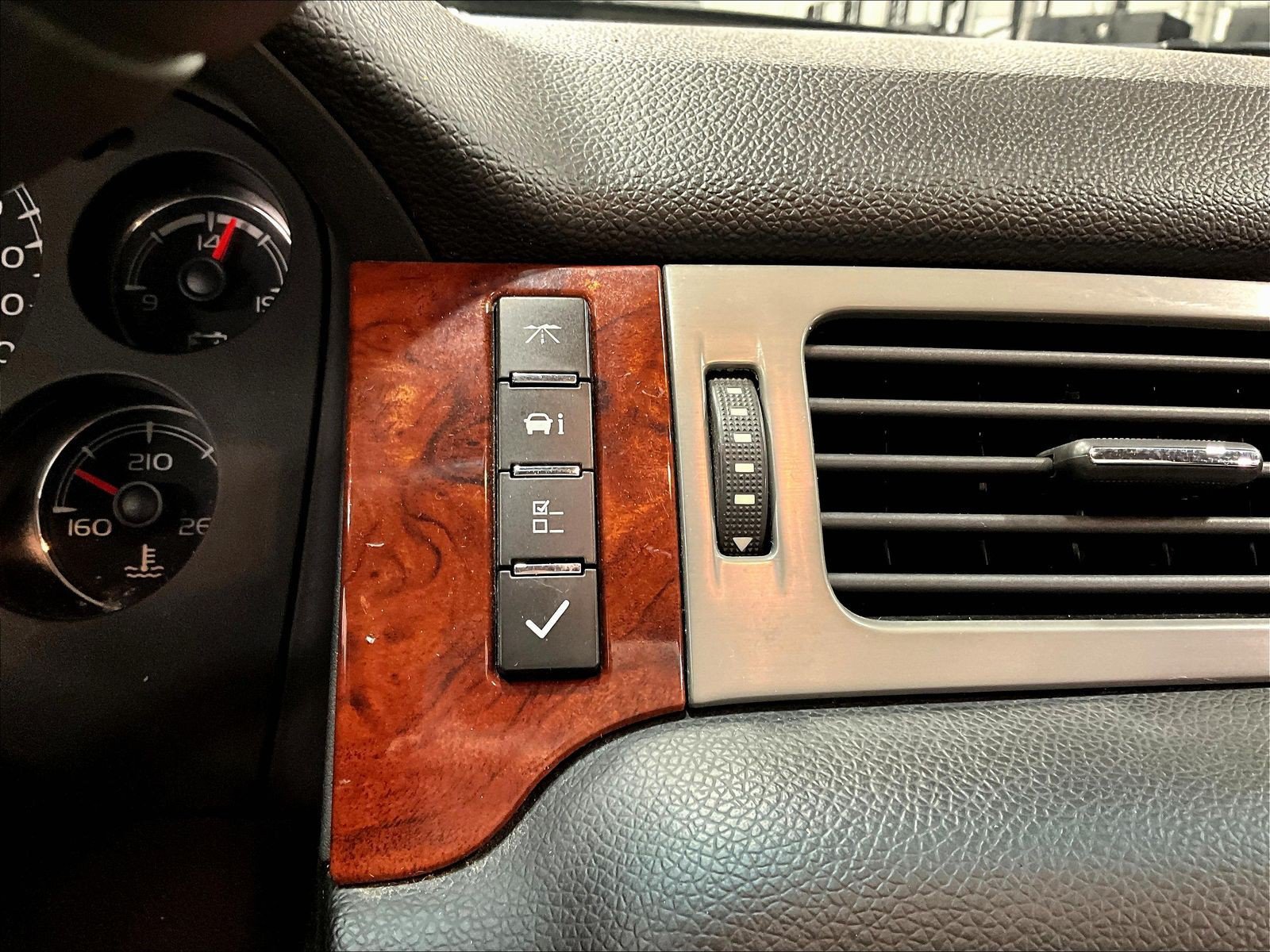 Used 2011 Chevrolet Avalanche LS RWD image 17