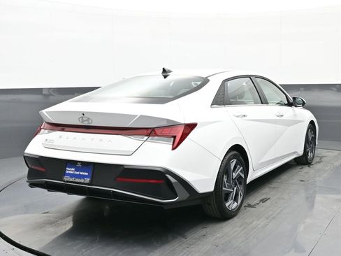 Certified 2025 Hyundai Elantra SEL image 4
