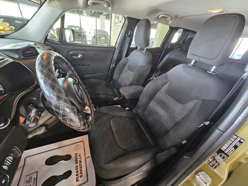 Used 2015 Jeep Renegade Latitude w/ Popular Equipment Group AWD/4WD image 25