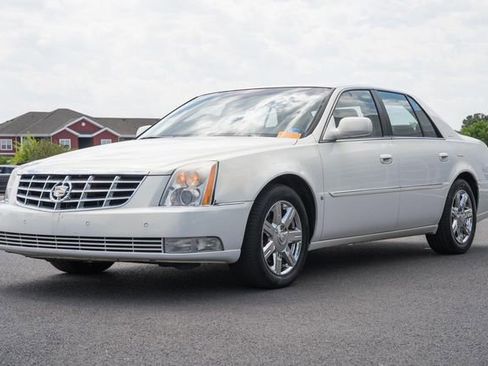 Used 2007 Cadillac DTS Luxury I w/ Trunk Convenience Package FWD image 3