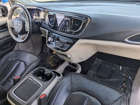 Used 2018 Chrysler Pacifica Limited w/ Advanced Safetytec Group image 10