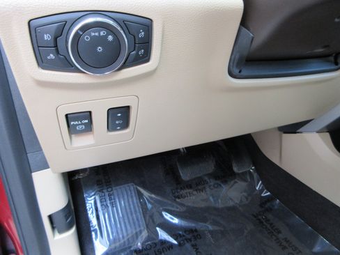 Used 2019 Ford F150 Lariat w/ Equipment Group 502A Luxury AWD/4WD image 30