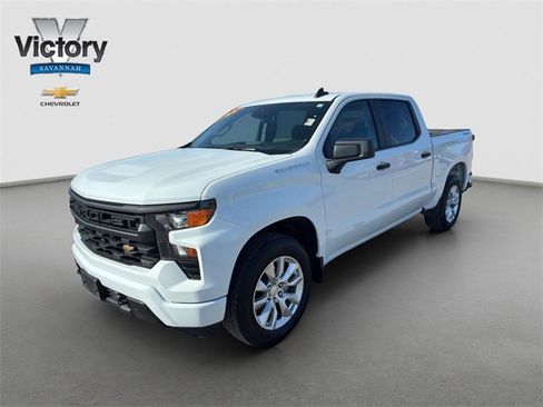 Used 2024 Chevrolet Silverado 1500 Custom image 3