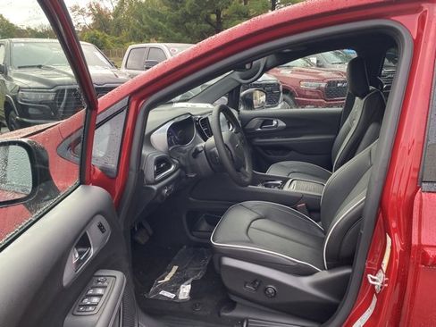 New 2026 Chrysler Pacifica Limited w/ S Appearance Package image 16