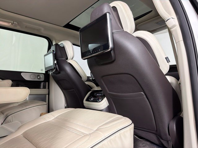 Used 2021 Lincoln Navigator Black Label w/ Special Edition Package AWD/4WD image 38
