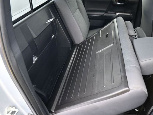 Used 2017 Toyota Tacoma TRD Sport image 37