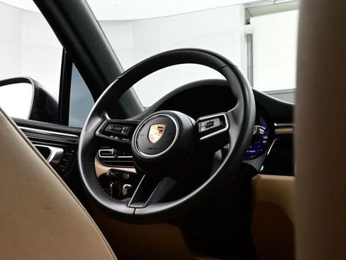 Certified 2022 Porsche Macan S AWD/4WD image 21