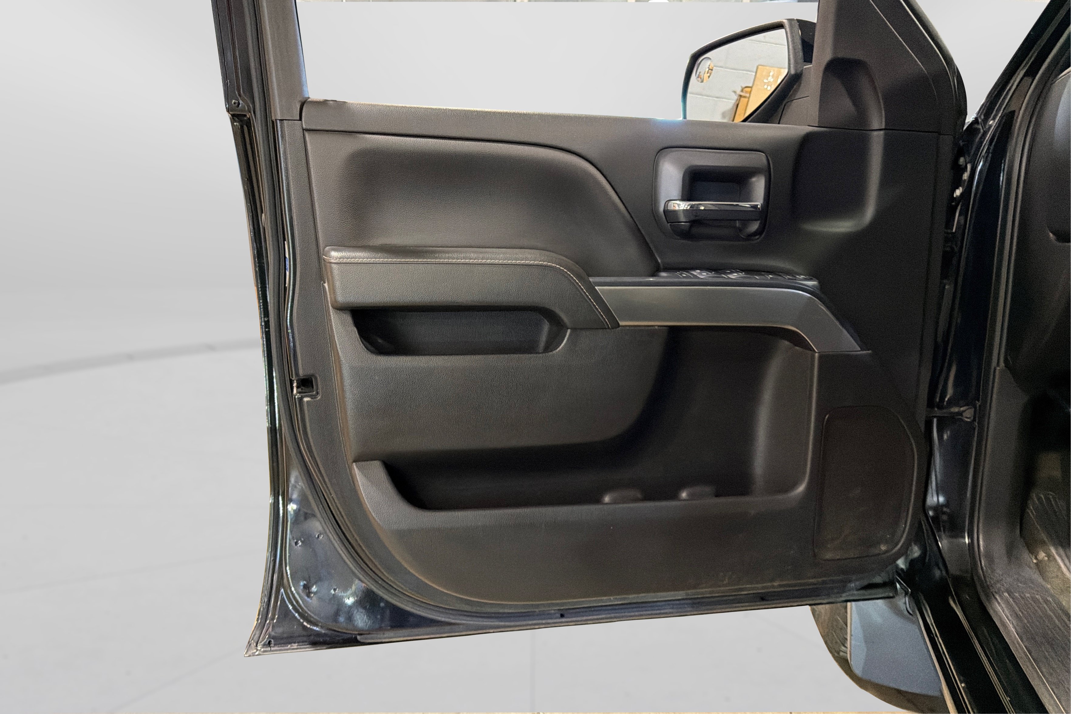 Used 2018 Chevrolet Silverado 1500 LT w/ All Star Edition AWD/4WD image 15