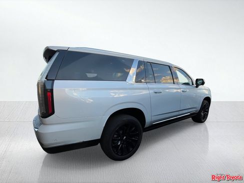 Used 2025 Cadillac Escalade ESV Premium Luxury AWD/4WD image 4