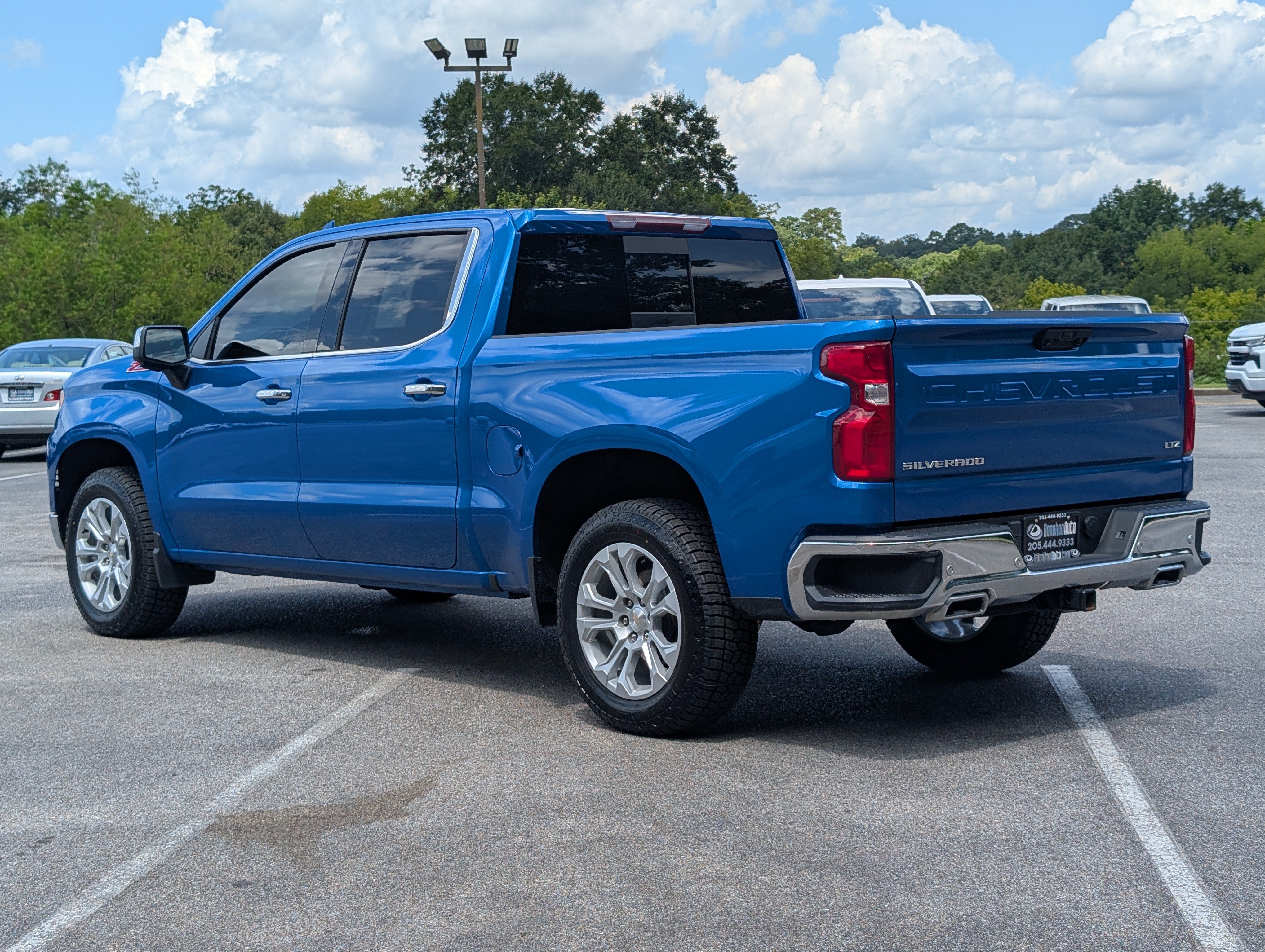 Used 2023 Chevrolet Silverado 1500 LTZ w/ LTZ Convenience Package II AWD/4WD image 8